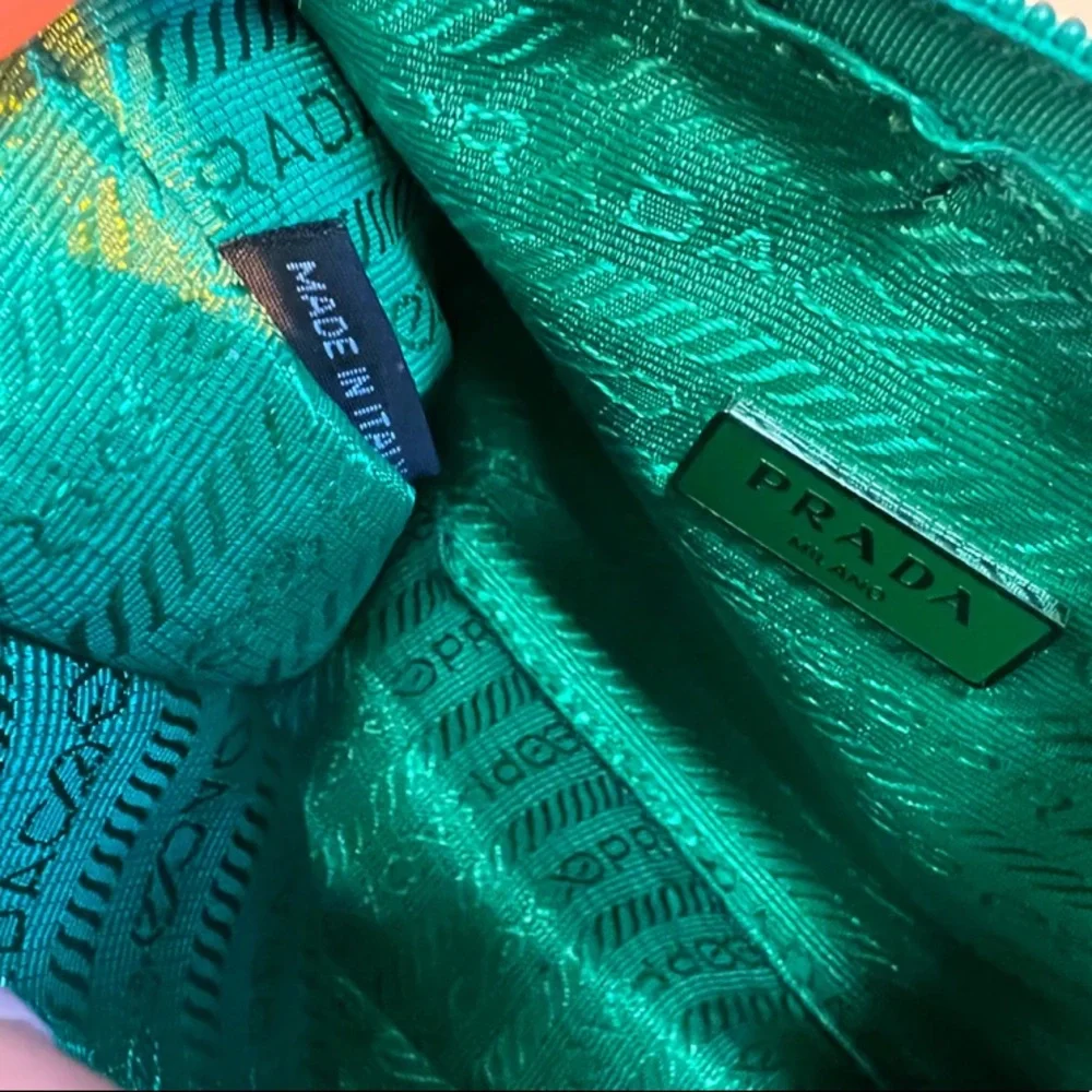 Prada Mini Re-edition 2000 - Picture 5 of 7